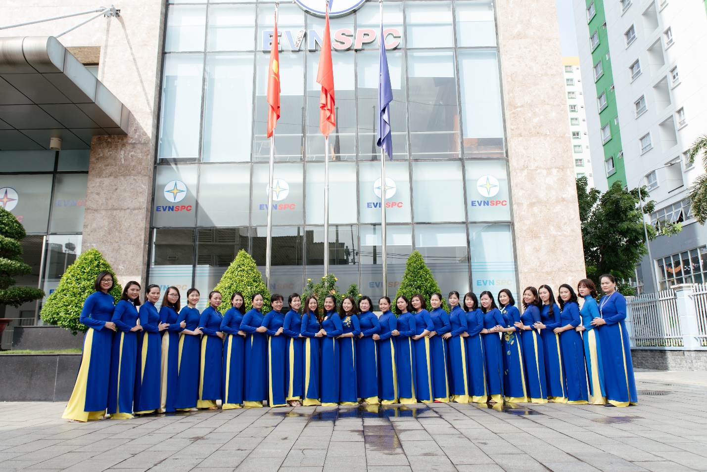 HỌP MẶT NỮ CÔNG NHÂN NGÀY 20/10 CÔNG TY CÔNG NGHỆ THÔNG TIN ĐIỆN LỰC MIỀN NAM